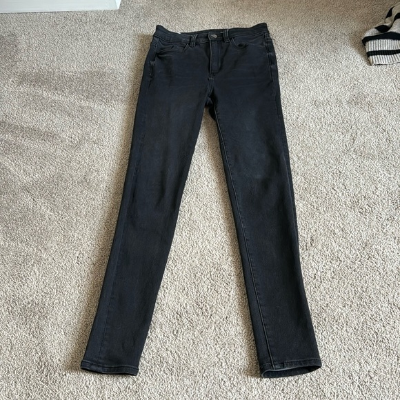 American Eagle Outfitters Denim - Black skinny American Eagle Jeans. Size 4 long